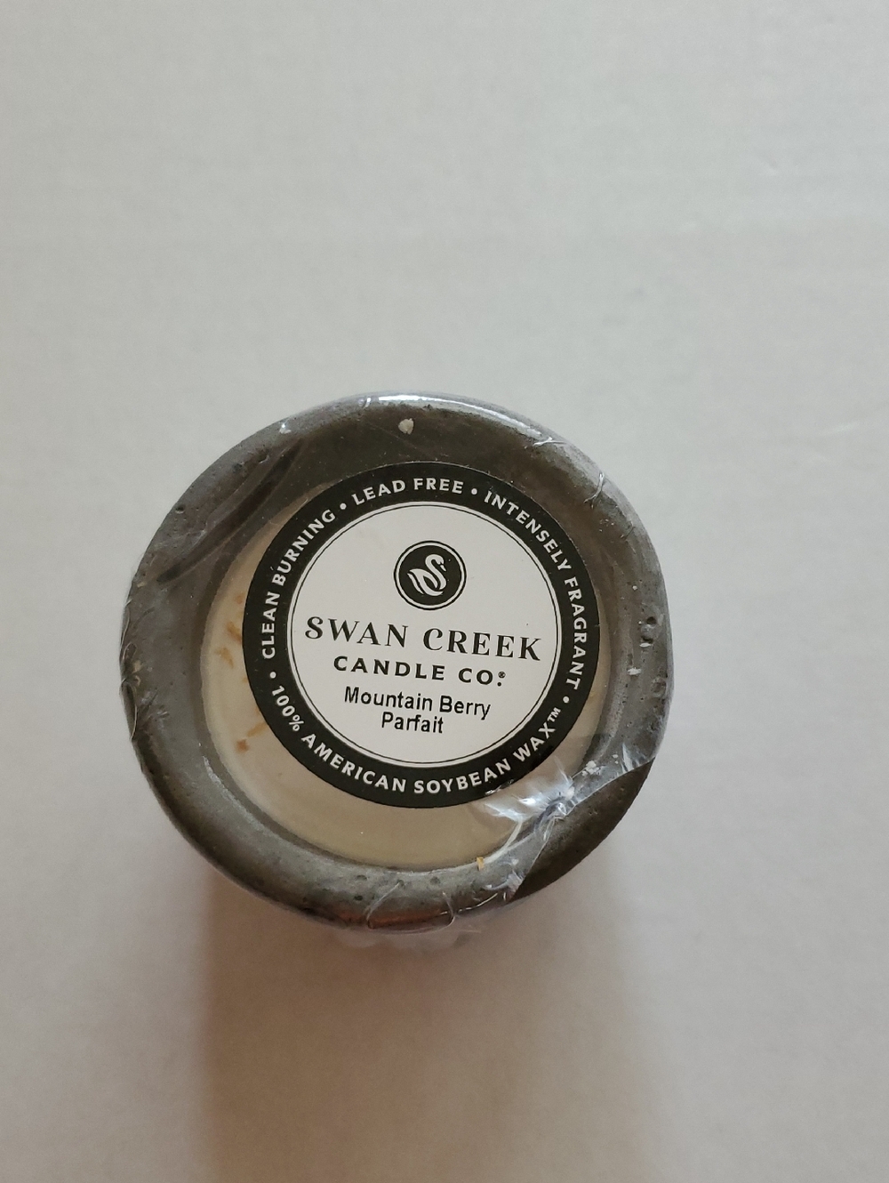 Swan Creek Mountain Berry Parfait Candle - White